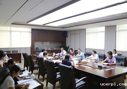 学校召开党委中心组学习研讨会学习“讲道德，有品行”专题