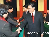 胡锦涛等领导人分别看望政协委员并参加讨论
